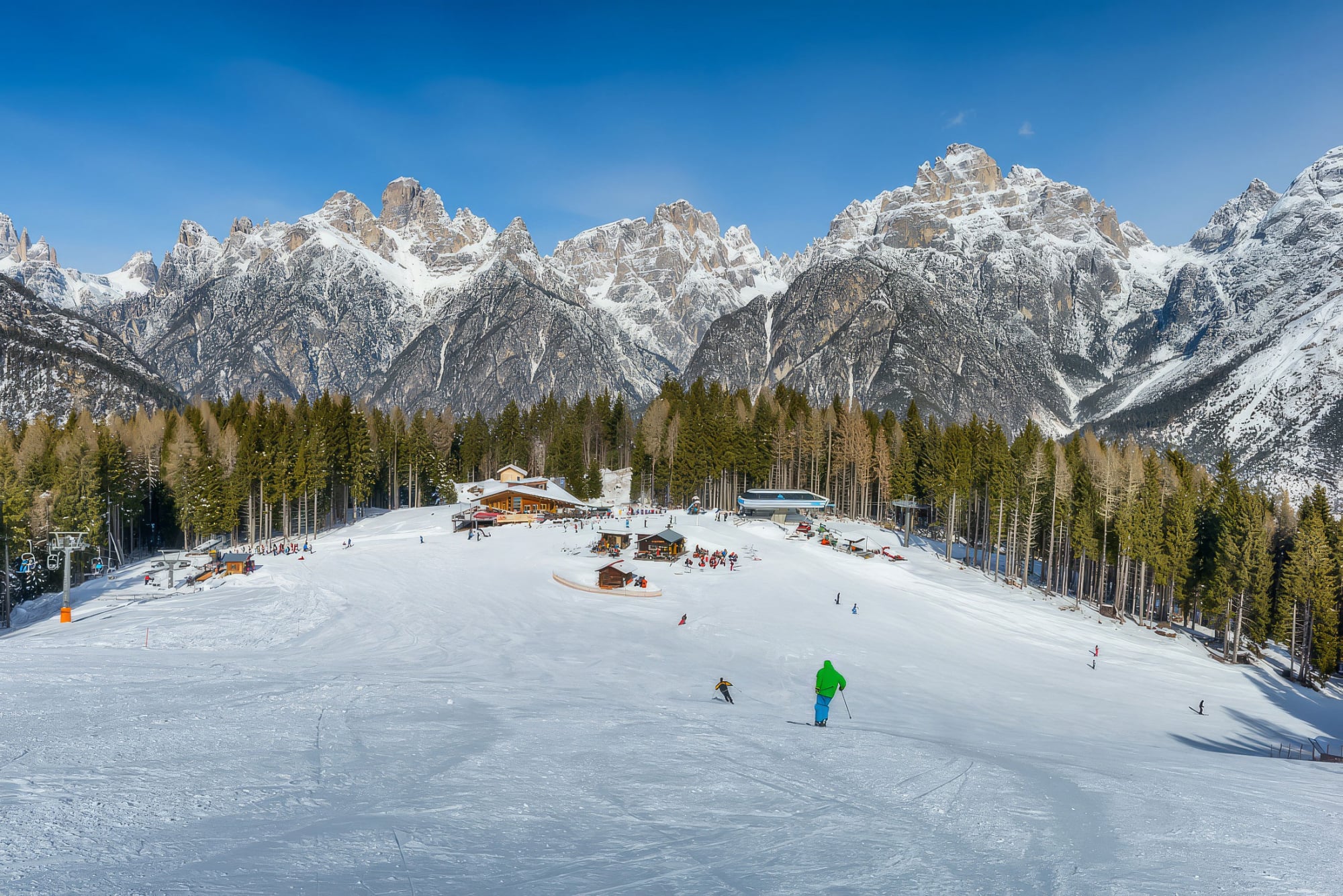 Scoprite la magia delle Dolomiti nel nostro unico ristorante di montagna ad Auronzo di Cadore.